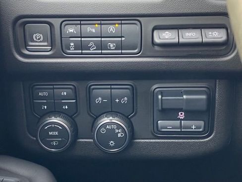 Used 2024 Chevrolet Tahoe High Country image 21