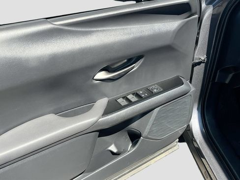 Used 2022 Lexus UX 200 FWD image 17