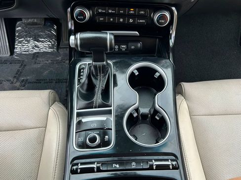 Used 2018 Kia Stinger Premium RWD image 17