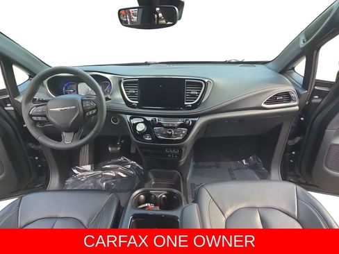Used 2022 Chrysler Pacifica Touring-L w/ S Appearance Package FWD image 9