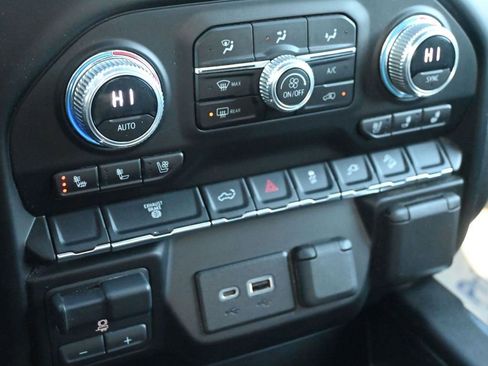 Used 2023 GMC Sierra 2500 AT4 image 27