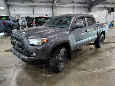 Used 2021 Toyota Tacoma TRD Off-Road w/ Technology Package AWD/4WD image 6