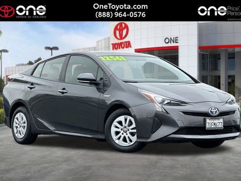 Used 2016 Toyota Prius Two FWD image 1