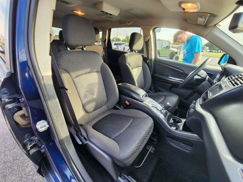 Used 2019 Dodge Journey SE FWD image 16