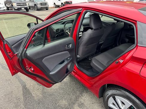 Used 2017 Toyota Prius Two image 32