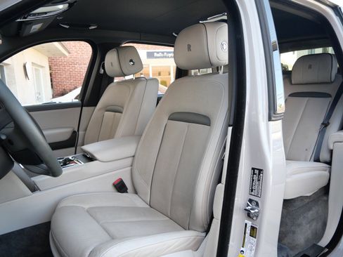 Certified 2022 Rolls-Royce Cullinan w/ Cullinan Package image 26