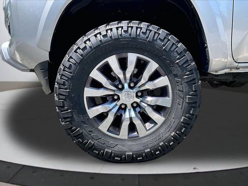 Used 2021 Toyota Tacoma Limited AWD/4WD image 33