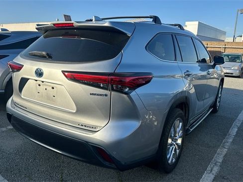 Used 2020 Toyota Highlander Limited image 3