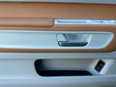 New 2025 Volkswagen ID. Buzz 1st Edition AWD/4WD image 10