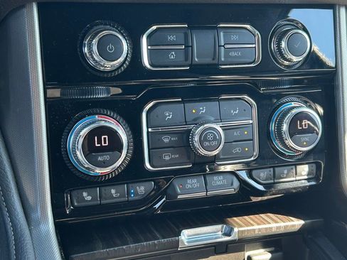 Used 2021 GMC Yukon Denali w/ Denali Premium Package image 40