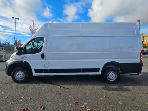New 2024 RAM ProMaster 3500 w/ Delivery Van Package image 5