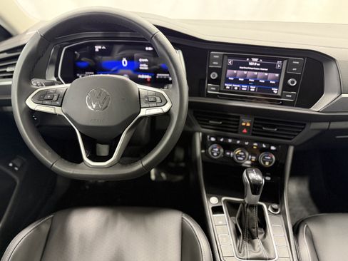Certified 2023 Volkswagen Jetta SE image 23