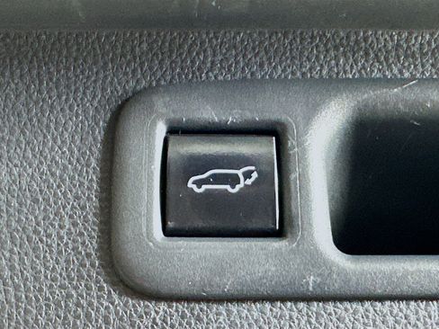 Used 2020 Toyota Highlander XLE image 33