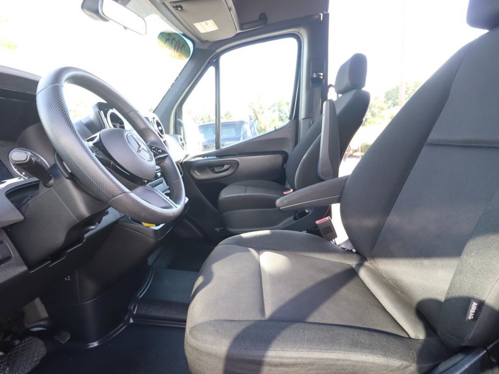 Used 2025 Mercedes-Benz Sprinter 2500 image 2