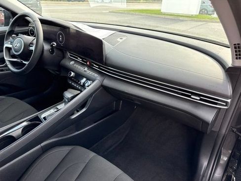 Used 2023 Hyundai Elantra SEL w/ Convenience Package FWD image 8
