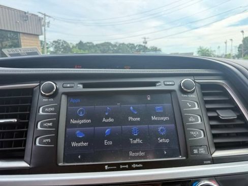 Used 2019 Toyota Highlander XLE AWD/4WD image 19