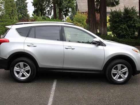 Used 2013 Toyota RAV4 XLE AWD/4WD image 13