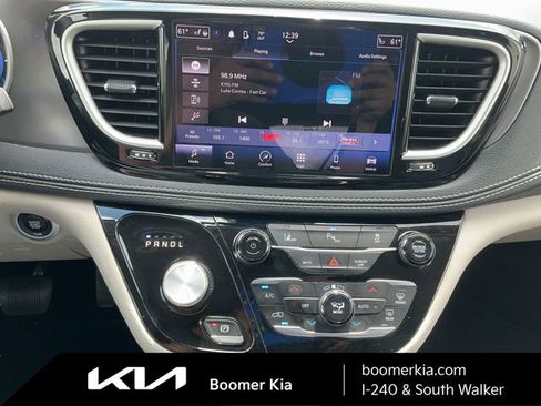 Used 2023 Chrysler Pacifica Touring-L FWD image 23