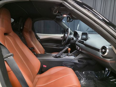 Used 2022 MAZDA MX-5 Miata Grand Touring RWD image 2