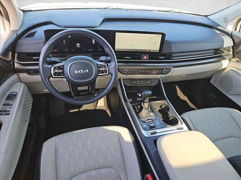 Used 2025 Kia Carnival SX w/ SX Dark Edition Package image 18