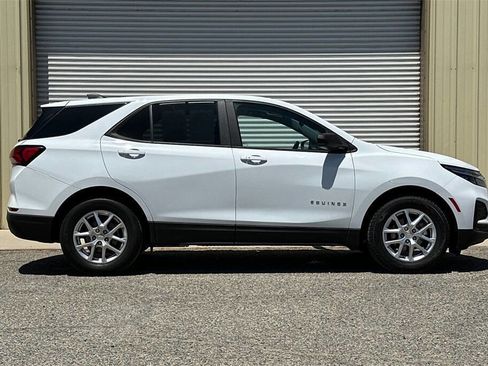 Used 2022 Chevrolet Equinox LS w/ LS Convenience Package image 7