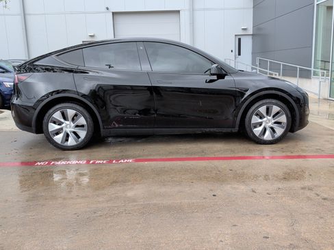 Used 2023 Tesla Model Y Long Range image 11