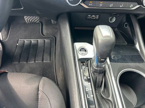 Used 2024 Nissan Altima 2.5 SV FWD image 11