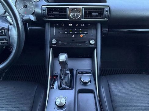 Used 2018 Lexus IS 300 image 31