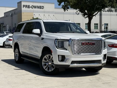 Used 2024 GMC Yukon XL Denali AWD/4WD image 2
