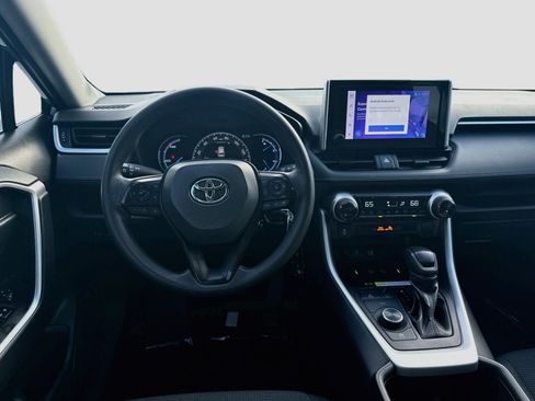 Used 2024 Toyota RAV4 LE AWD/4WD image 18