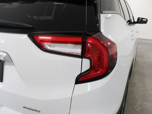 Used 2024 GMC Terrain SLT image 14