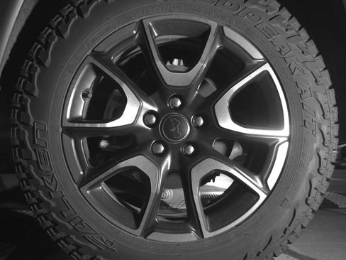 Used 2025 Jeep Compass Trailhawk image 14