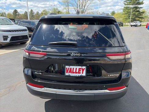 Used 2023 Jeep Grand Cherokee Limited AWD/4WD image 10