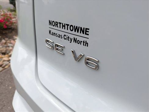 Certified 2023 Volkswagen Atlas Cross Sport SE w/ Black Wheel Package AWD/4WD image 17