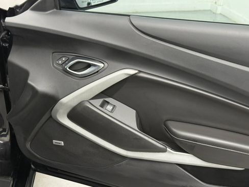 Used 2018 Chevrolet Camaro LT w/ Technology Package RWD image 17