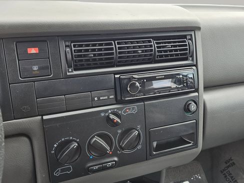 Used 1997 Volkswagen Eurovan Camper image 7