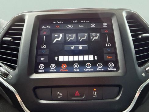 Certified 2021 Jeep Cherokee Latitude Lux w/ Comfort/Convenience Group FWD image 27