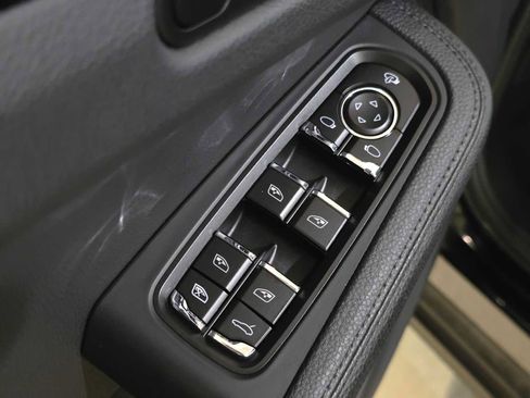 Used 2024 Porsche Macan AWD/4WD image 24