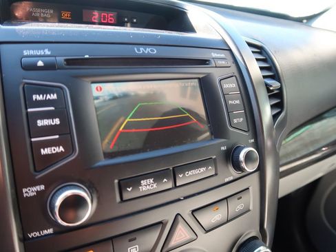 Used 2013 Kia Sorento LX w/ Convenience Pkg image 13