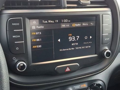 Certified 2022 Kia Soul LX w/ Technology Package FWD image 16