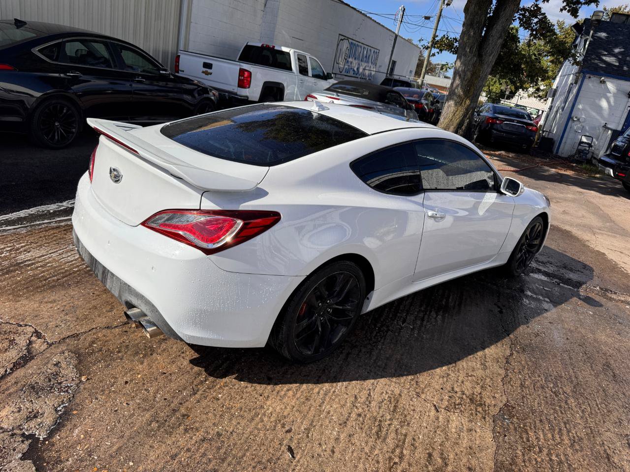 Used 2014 Hyundai Genesis 3.8 RWD image 4