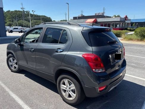 Used 2018 Chevrolet Trax LT w/ LT Convenience Package FWD image 4