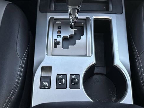 Used 2018 Toyota 4Runner SR5 Premium image 17