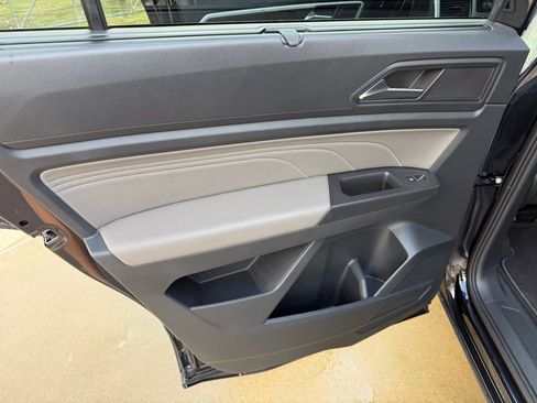 Used 2023 Volkswagen Atlas SE image 15