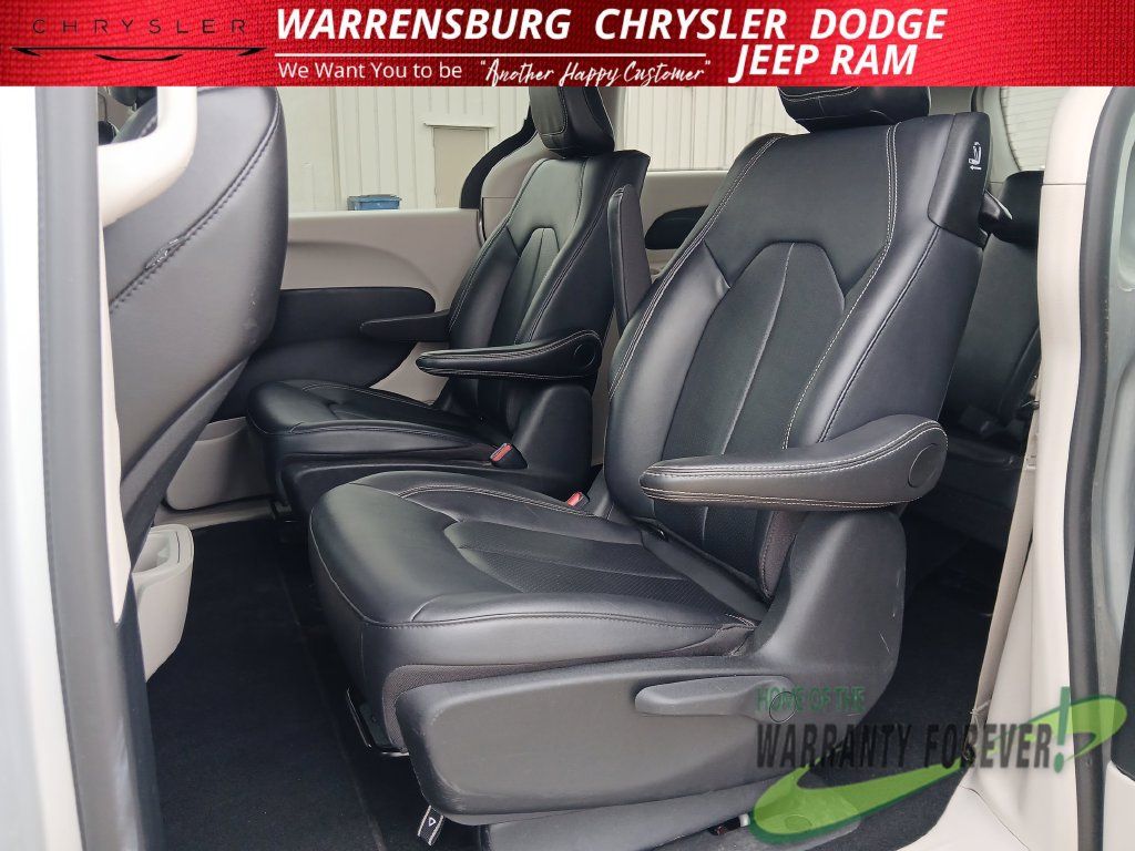 Used 2024 Chrysler Pacifica Limited FWD image 14