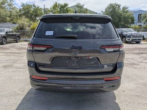 New 2026 Jeep Grand Cherokee L Summit w/ Obsidian Package AWD/4WD image 4