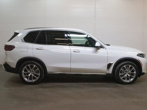 New 2026 BMW X5 xDrive40i w/ Climate Comfort Package image 3