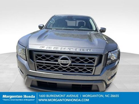 Used 2022 Nissan Frontier SV AWD/4WD image 2
