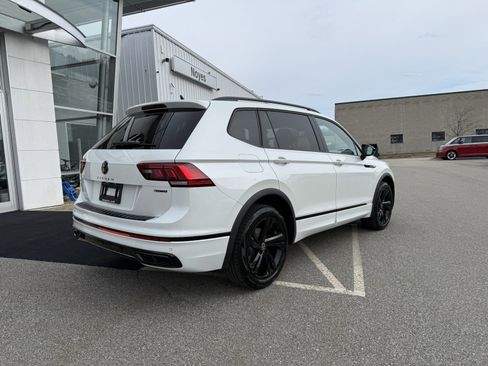 Certified 2023 Volkswagen Tiguan SE R-Line image 3