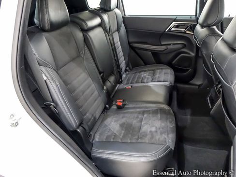 Used 2023 Mitsubishi Outlander SE FWD image 33